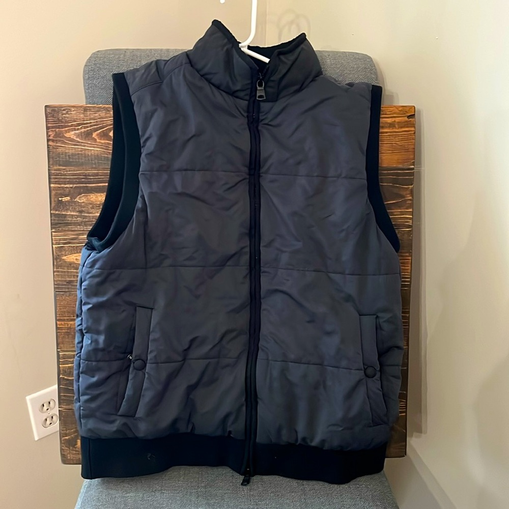 Men’s black banana republic puffer vest medium